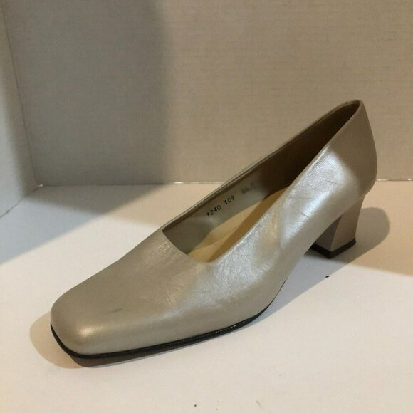 Enzo Angiolini Womens Size 9.5 Champagne Slip On Soft Leather Chunky Heels Pumps - Picture 2 of 9